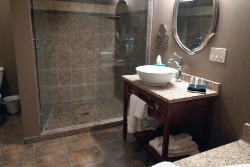 Timberlake Lodge Hotel & 17th Street Grill - photo 8