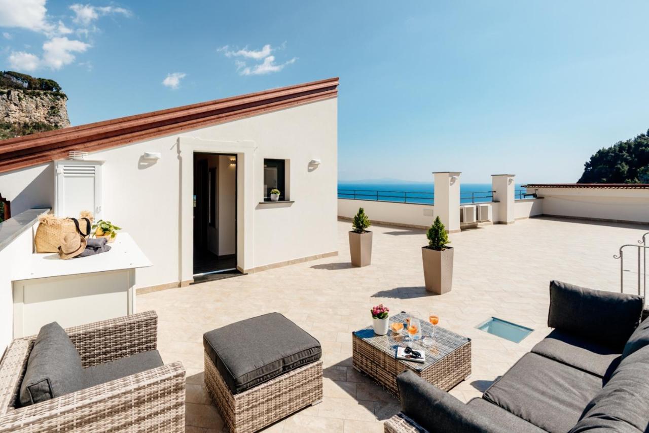 Cozy Penthouse with Panoramic Terrace — hotel in Scala