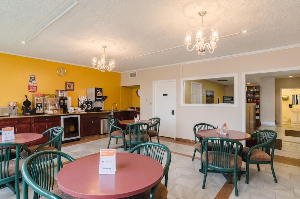 Alamo Inn & Suites - photo 32