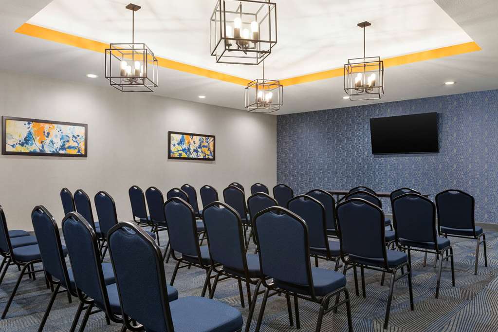La Quinta Inn & Suites by Wyndham Austin South - photo 27