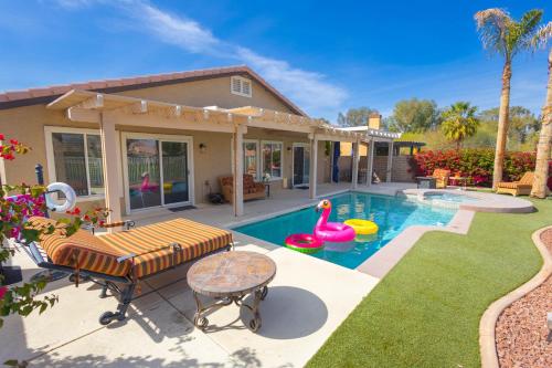 Coachella & Stagecoach Oasis short walk to the festival Private Pool Golf Course view in Indio, United States