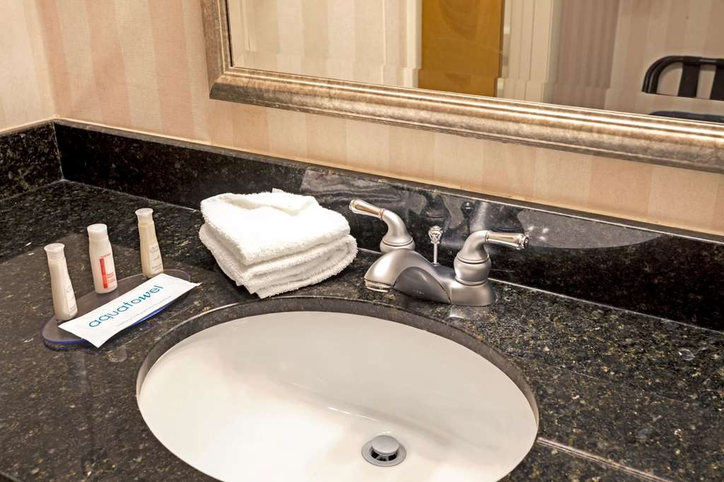 Baymont by Wyndham Louisville Airport South - photo 6