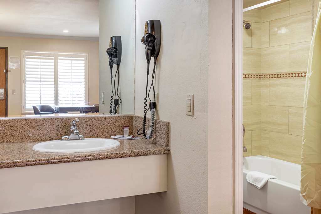 Econo Lodge Moreno Valley - photo 14
