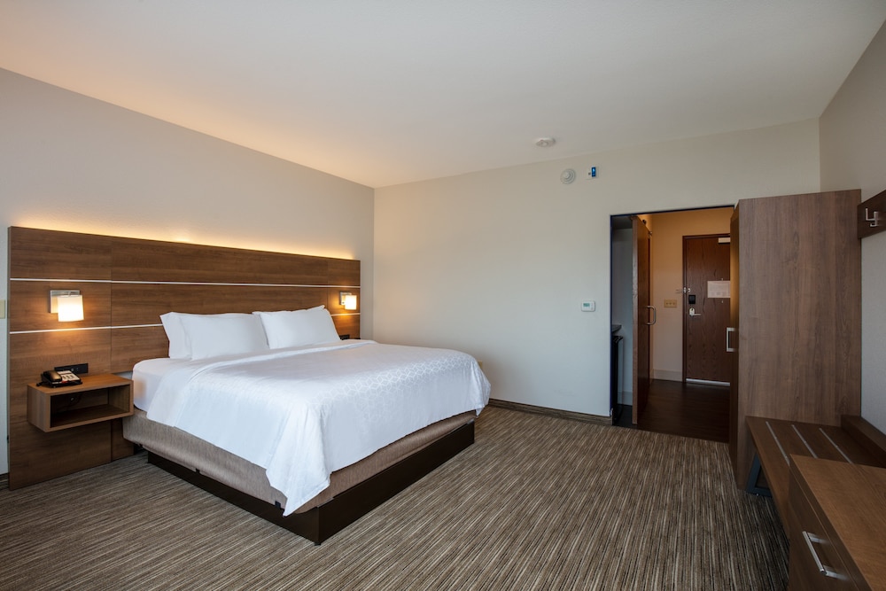 Holiday Inn Express & Suites Beloit by IHG - photo 21