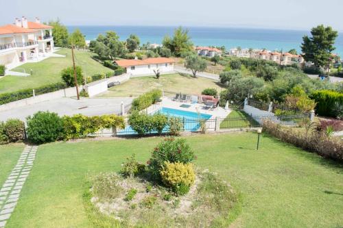 Seaview Villa with shared pool in Pefkochori — 4-Star Luxury Hotel in Pefkochori, Greece