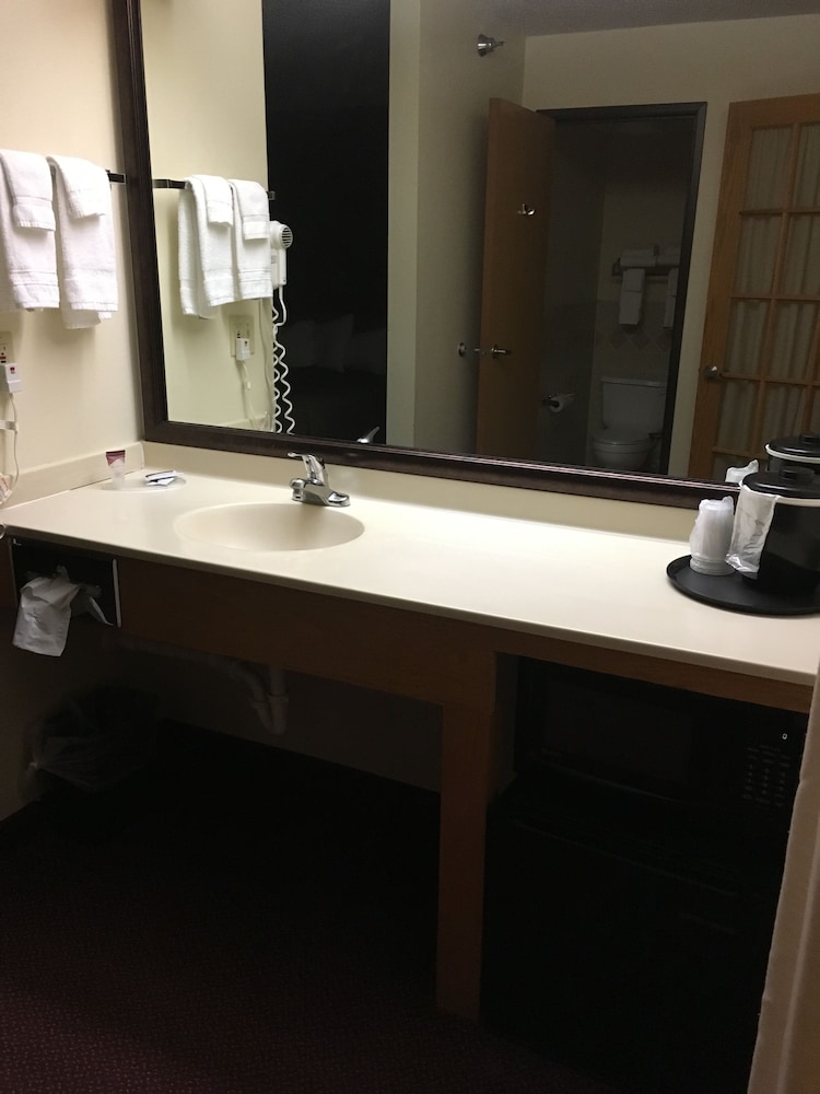 Moose Lake Lodge & Suites - photo 21