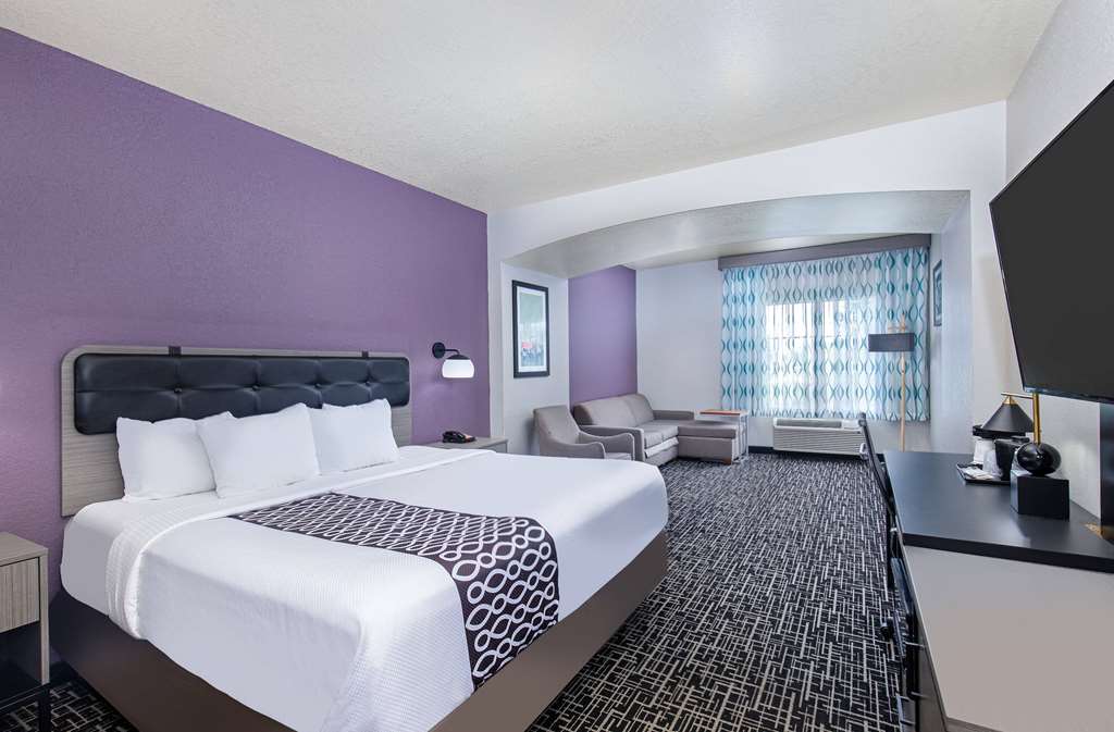 La Quinta Inn & Suites by Wyndham Bowling Green - photo 61