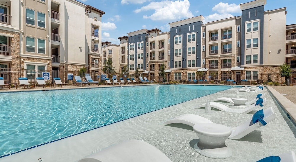 Landing Twin Creeks Apartments — 4-Star Luxury Hotel in Allen, United States