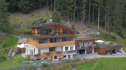 Apart Chalet Talblick — 4-Star Luxury Hotel in San Giovanni, Italy