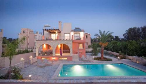 Villa Saraliana Sandy Beach Villas Heated Pool Jacuzzi Private Beach Area — 4-Star Luxury Hotel in Polis, Cyprus