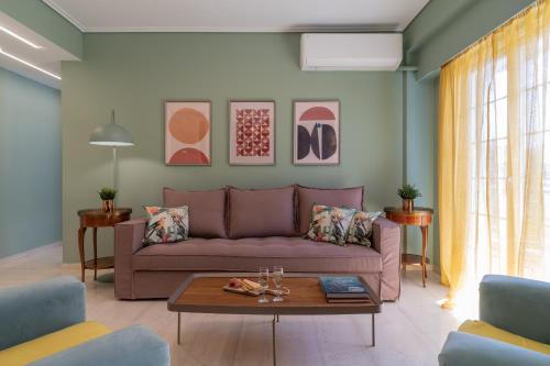 Elegant Escape 2br Ba Sunny Apt — 4-Star Luxury Hotel in Athens, Greece