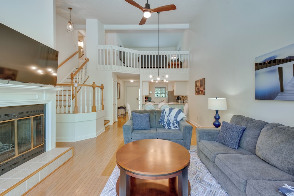 Salem Vacation Rental w Lake Keowee Access — 4-Star Luxury Hotel in Salem, United States