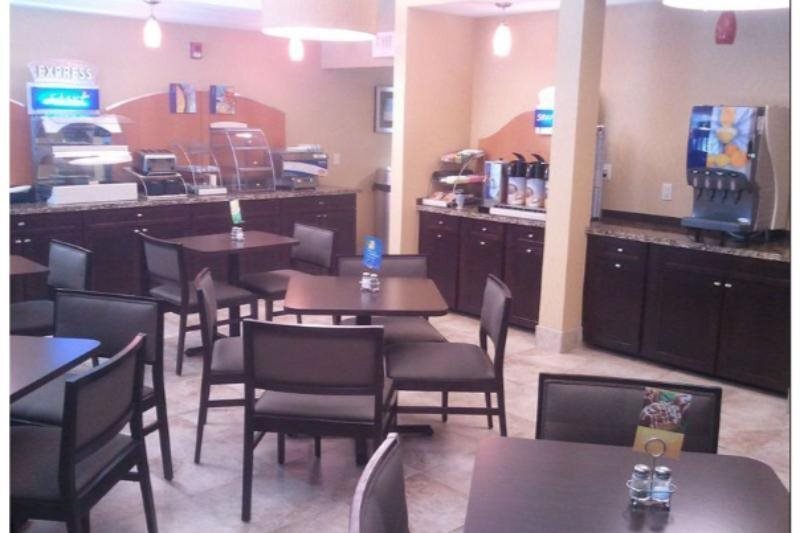 Holiday Inn Phoenix Tempe - photo 7