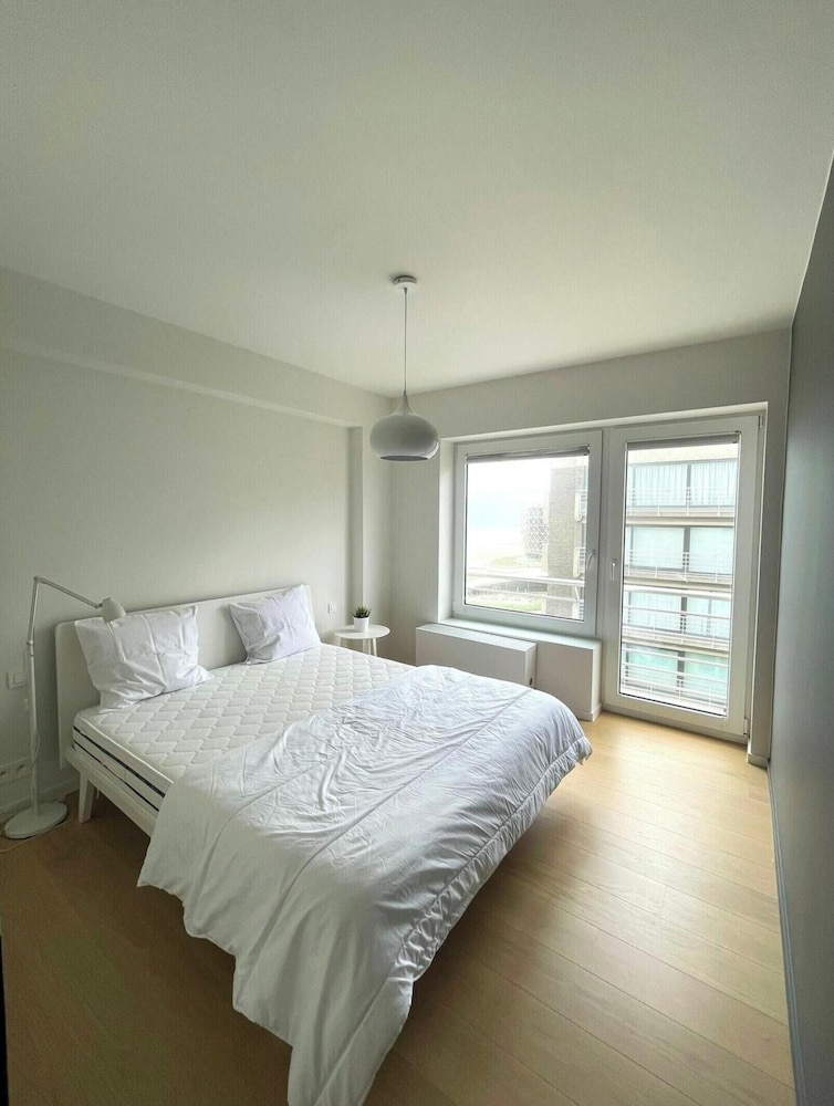 Apartment by Epernay Square with Sea View — 4-Star Luxury Hotel in Middelkerke, Belgium