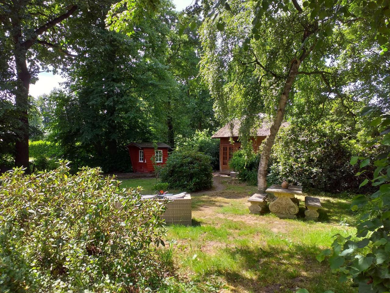 De Geheime Tuin Huisje in 'T Groen — 4-Star Luxury Hotel in Epe, Netherlands