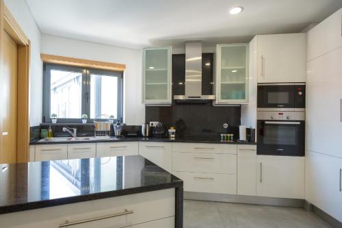 Casa dos Filhos by Rent2U Lda — 4-Star Luxury Hotel in Funchal, Portugal
