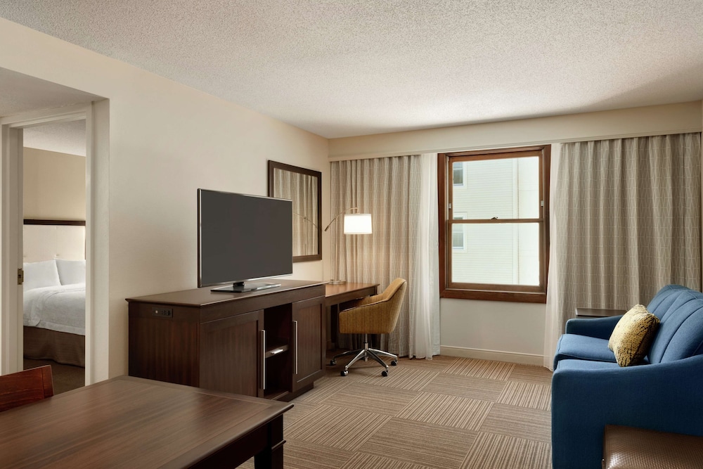 Hampton Inn & Suites Springdale - photo 9