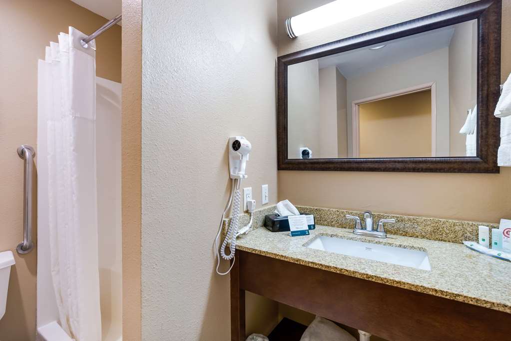 Quality Inn I 70 Near Kansas Speedway - photo 26