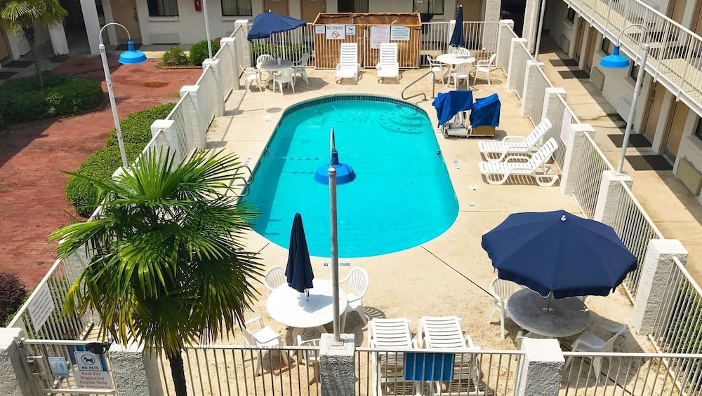 Magnuson Hotel Baton Rouge East - photo 27