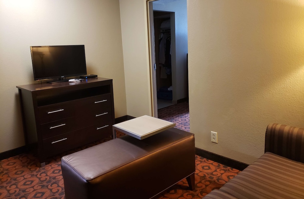 Hampton Inn Dry Ridge - photo 17