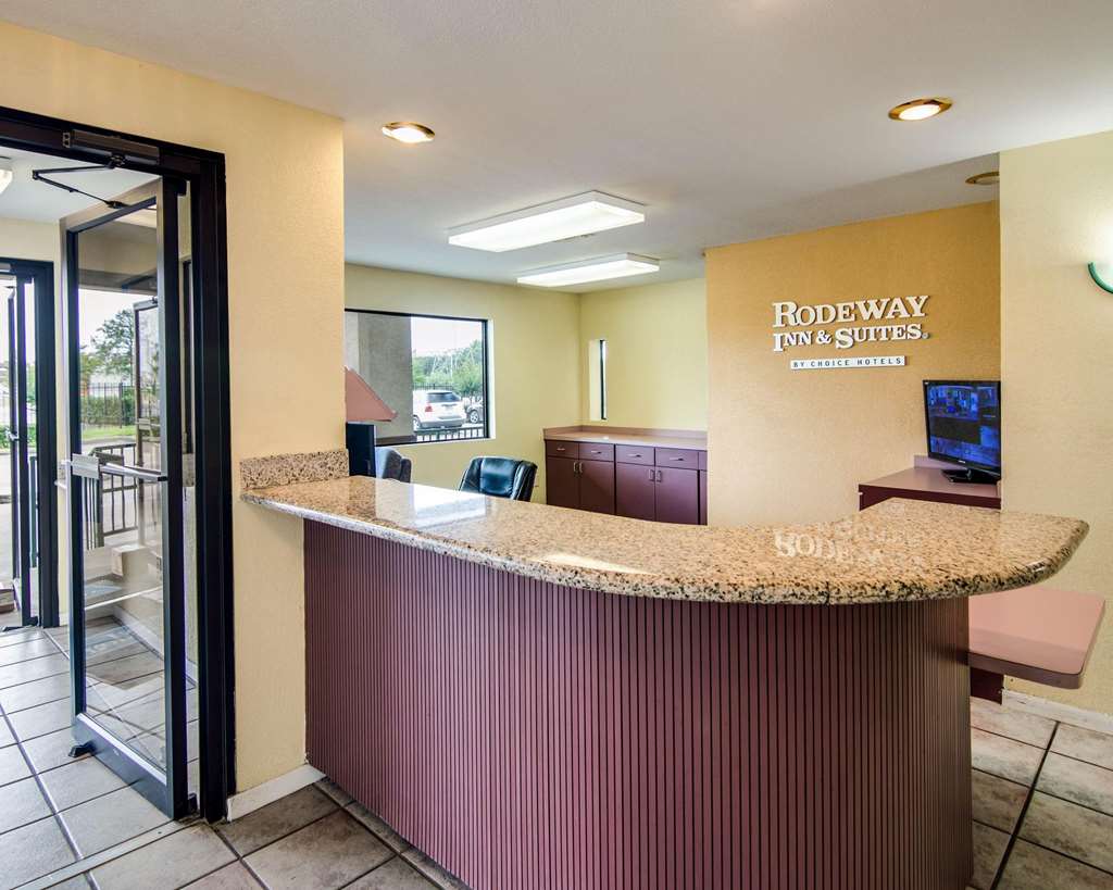 Rodeway Inn & Suites Highway 290 Northwest - photo 6