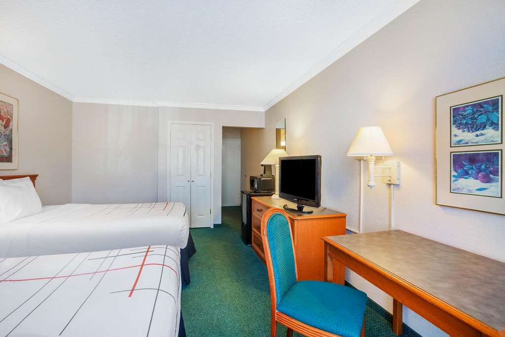 Days Inn by Wyndham Del Rio - photo 22