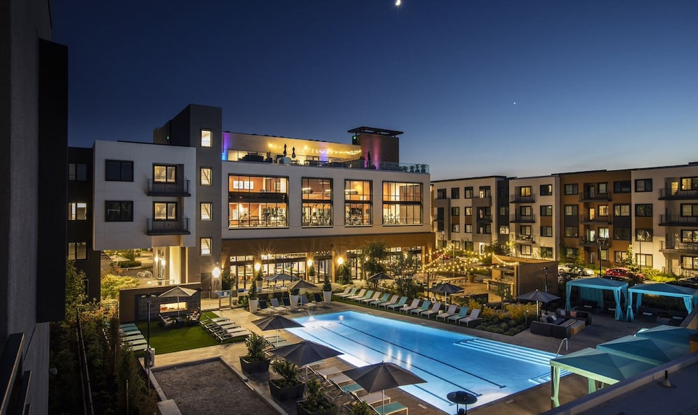 Luxury Condos Menlo Park — 4-Star Luxury Hotel in Menlo Park, United States