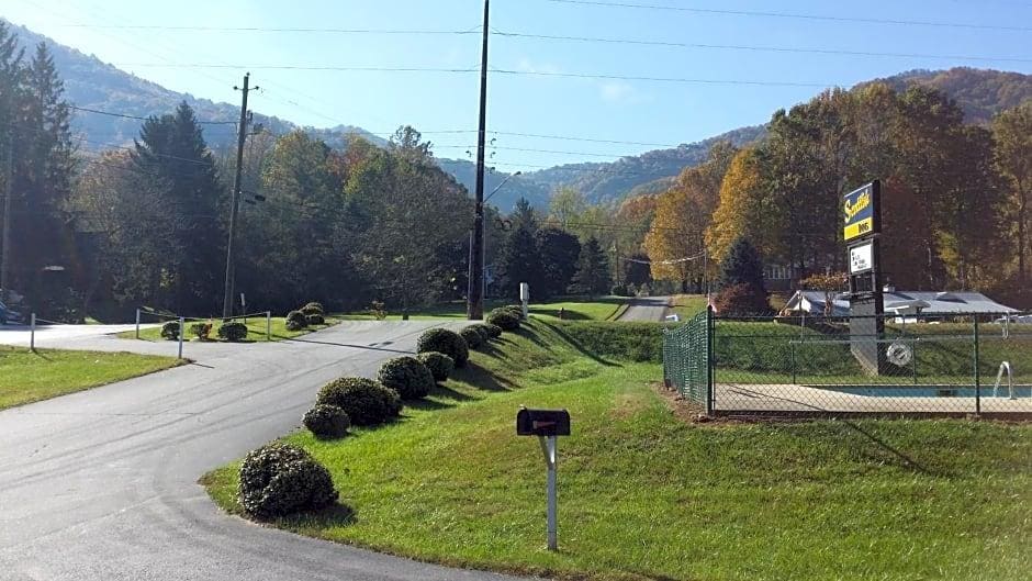 Scottish Inn Maggie Valley - photo 4