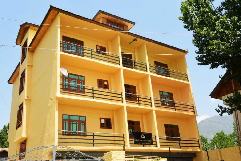 Hotel Graceland By Oyo — Srinagar