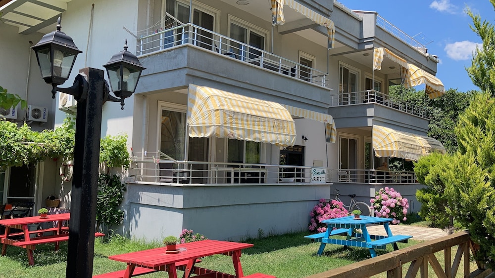 Cam Apart Hotel in Erdek, Turkey