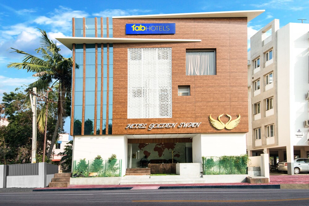 Hotel Golden Swan in Kanchipuram, India