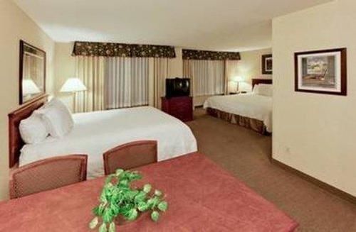 The Lotus Suites at Midlane - photo 18