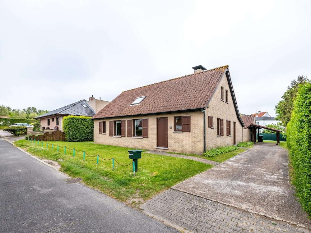 Villa in St Idesbald Near Sea Beach — 4-Star Luxury Hotel in Koksijde, Belgium