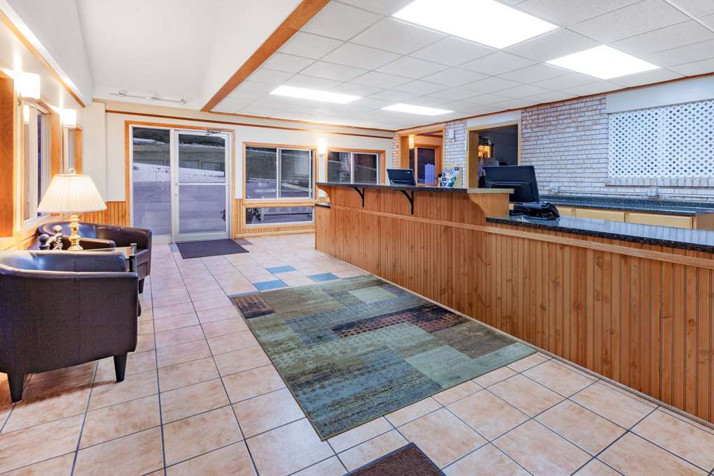 Days Inn & Suites by Wyndham St. Ignace Lakefront - photo 11
