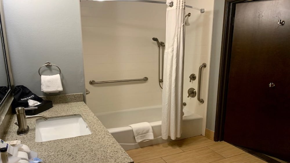 Holiday Inn Express & Suites Perry National Fairground Area #34 by IHG - photo 41