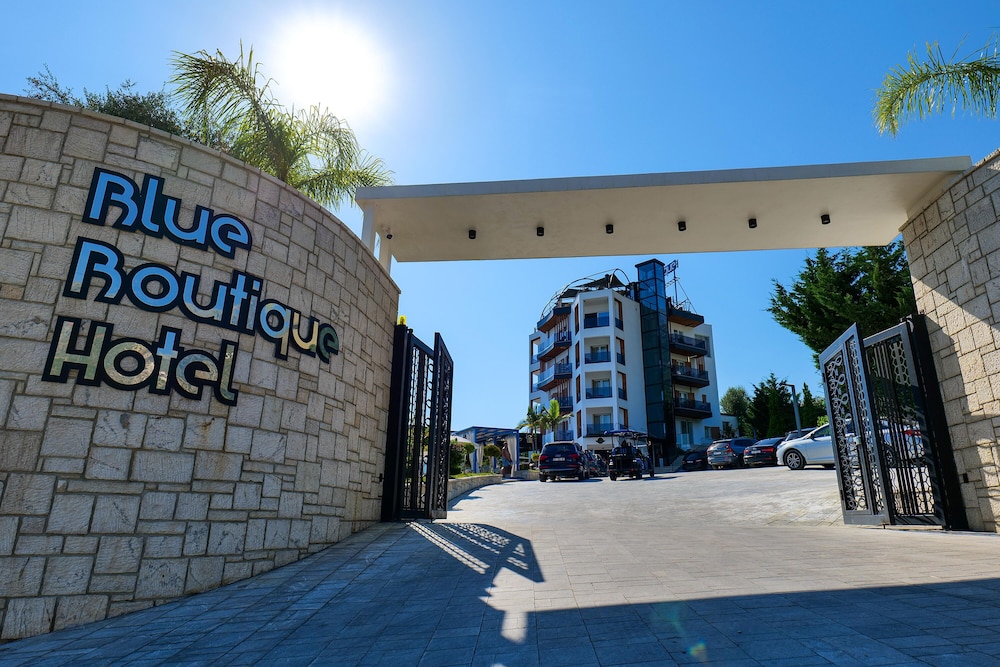 Blue Boutique Hotel - carbon neutral hotel in Himare