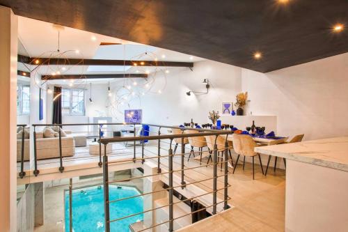 Deauville Luxury Blue Loft Sauna And Inside Pool in Trouville-Sur-Mer, France