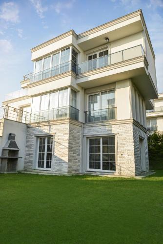 Nora Marmara Luxury Villas in Istanbul — 4-Star Luxury Hotel in Chekmejeh, Turkey