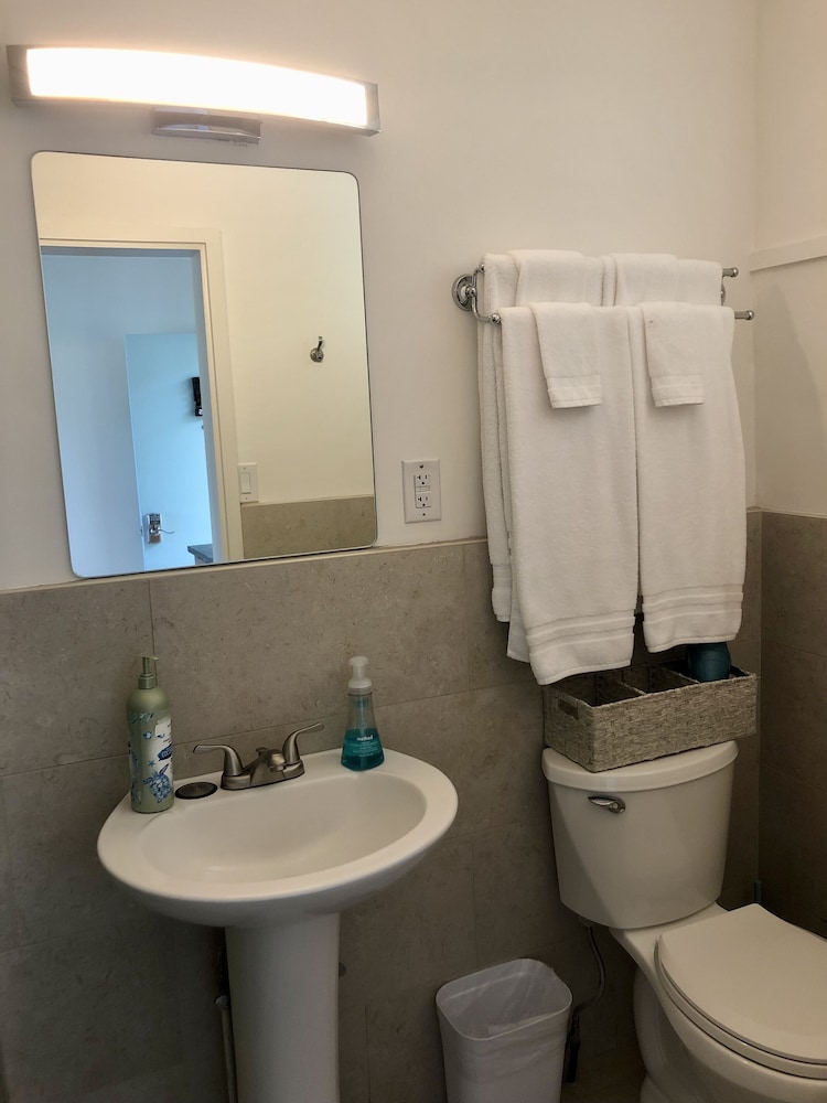 Kona Tiki Hotel - photo 40