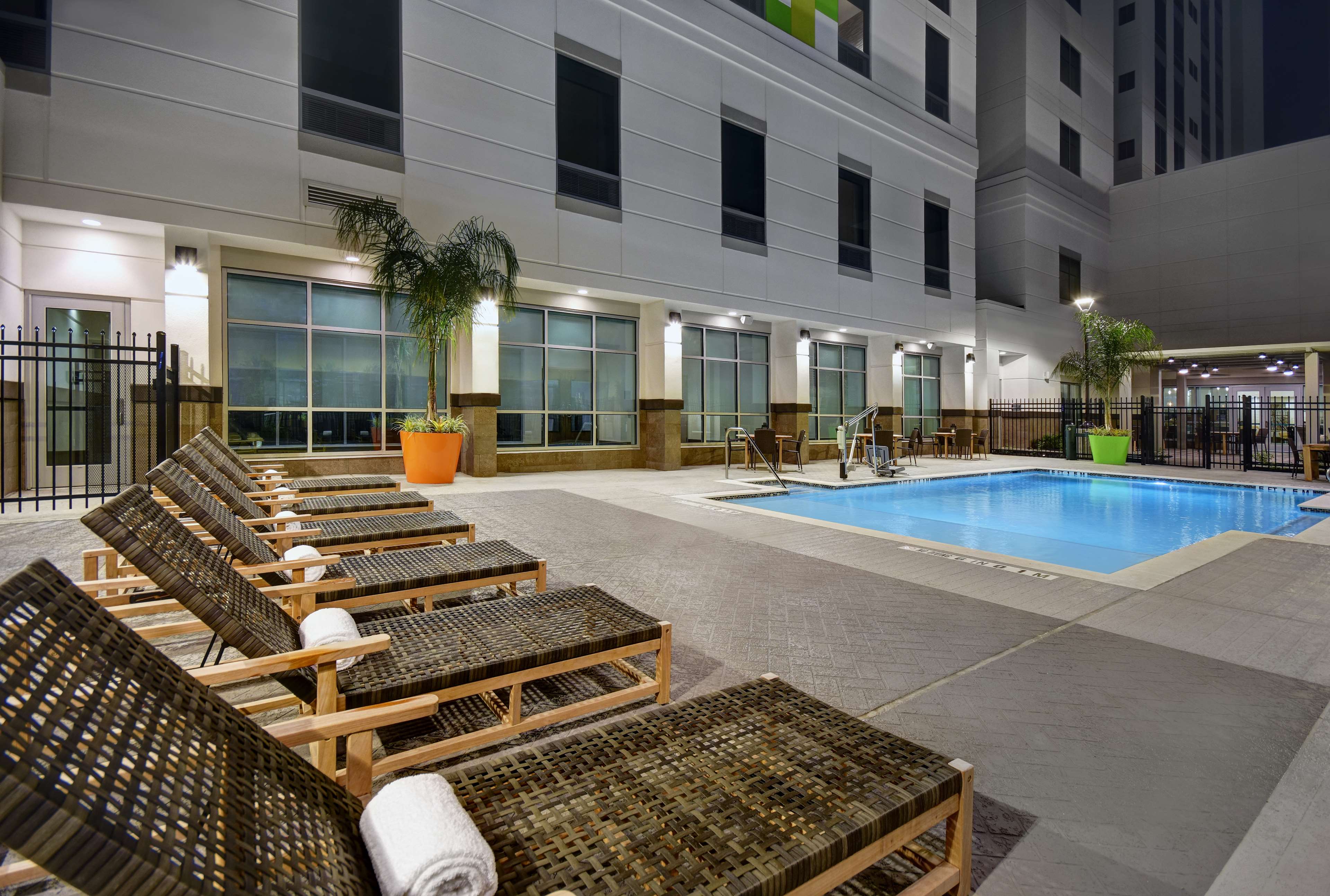 Embassy Suites by Hilton Houston Sugar Land - photo 15