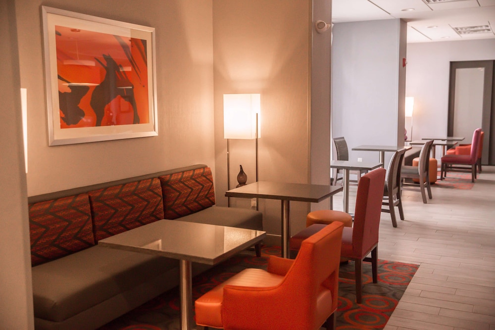Hampton Inn Pontiac - photo 28