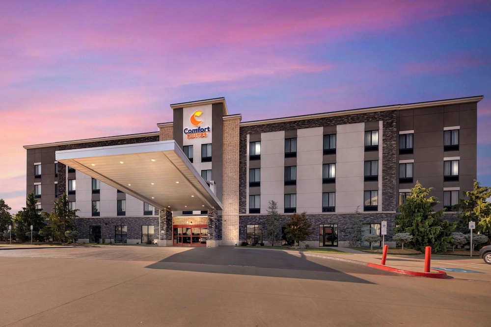 Comfort Suites Airport on Meridian