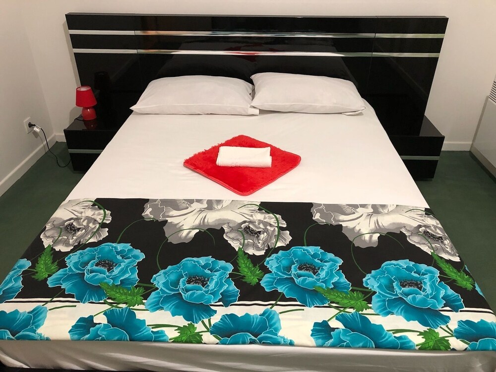 Abisha Disney Golden House — 4-Star Luxury Hotel in Magny-Le-Hongre, France