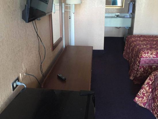 Executive Inn Mercedes - photo 12