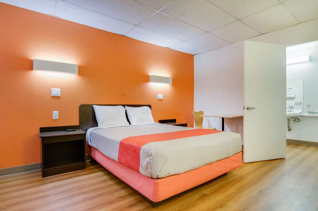 Motel 6 Salina KS - photo 16