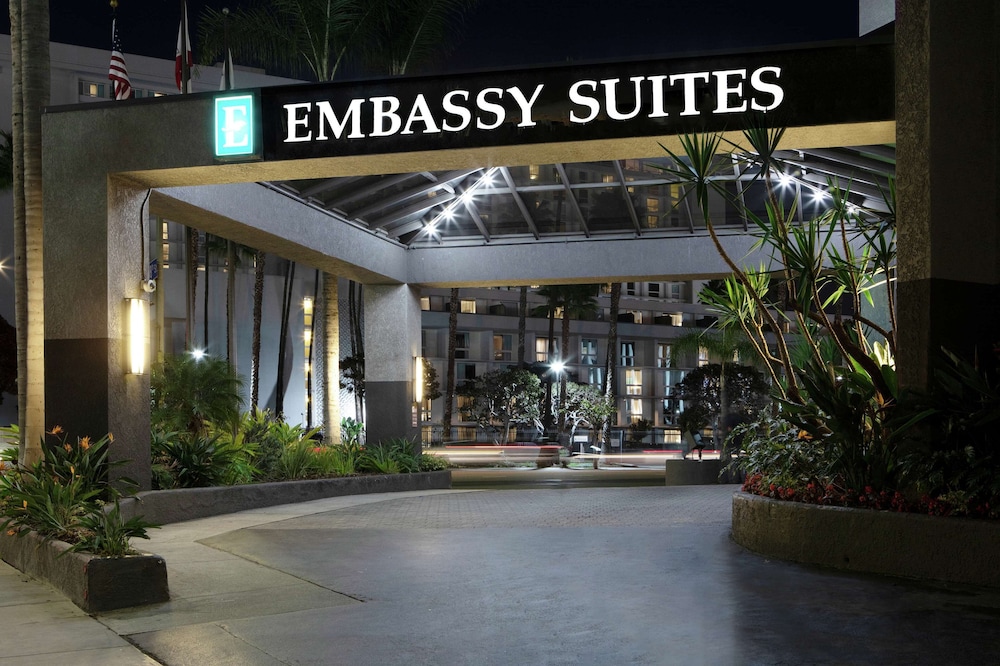 Embassy Suites by Hilton Los Angeles International Airport North - photo 39
