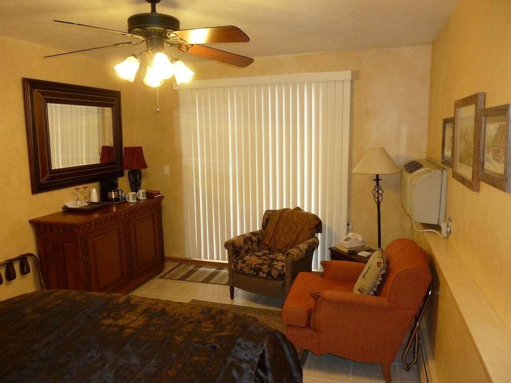 Bad Rock Bed and Breakfast Inn - photo 3