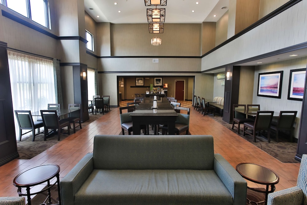 Hampton Inn & Suites Middlebury - photo 35