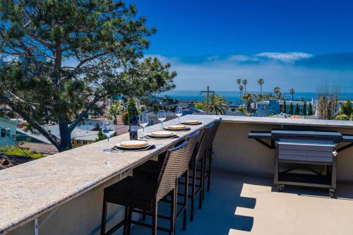 Surfside Charmer One Block to Beach — 4-Star Luxury Hotel in San Diego, United States