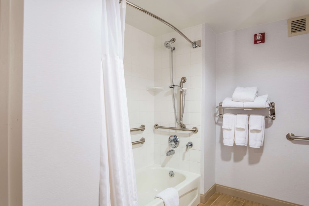 Hilton Garden Inn Suffolk Riverfront - photo 32